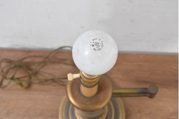 中古　アメリカ製　高級輸入品　真鍮製　レトロな美しさと実用性を兼ね備えたテーブルスタンド(卓上照明、デスクスタンド、ナイトランプ、ブラス)(R-083631)