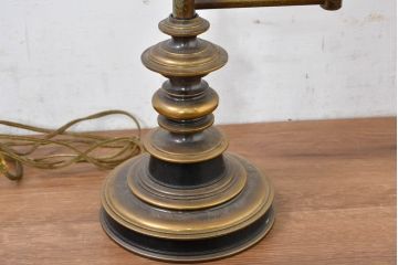 中古　アメリカ製　高級輸入品　真鍮製　レトロな美しさと実用性を兼ね備えたテーブルスタンド(卓上照明、デスクスタンド、ナイトランプ、ブラス)(R-083631)
