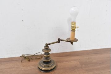 中古　アメリカ製　高級輸入品　真鍮製　レトロな美しさと実用性を兼ね備えたテーブルスタンド(卓上照明、デスクスタンド、ナイトランプ、ブラス)(R-083631)