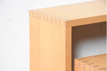 中古　美品　廃番の希少な楢(ナラ)材モデル　北海道家具ブランド　cosine(コサイン)　シンプルで機能的な3個組ネストスツール(サイドテーブル、飾り台、花台)(R-083645)