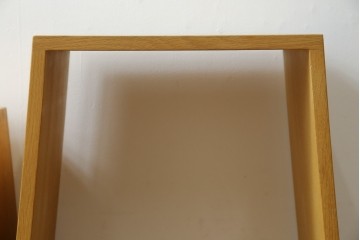 中古　美品　廃番の希少な楢(ナラ)材モデル　北海道家具ブランド　cosine(コサイン)　シンプルで機能的な3個組ネストスツール　(R-083645)