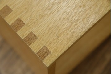 中古　美品　廃番の希少な楢(ナラ)材モデル　北海道家具ブランド　cosine(コサイン)　シンプルで機能的な3個組ネストスツール　(R-083645)