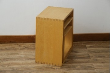 中古　美品　廃番の希少な楢(ナラ)材モデル　北海道家具ブランド　cosine(コサイン)　シンプルで機能的な3個組ネストスツール　(R-083645)