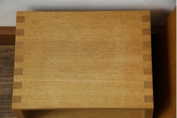 中古　美品　廃番の希少な楢(ナラ)材モデル　北海道家具ブランド　cosine(コサイン)　シンプルで機能的な3個組ネストスツール　(R-083645)