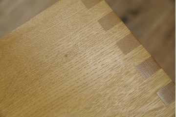 中古　美品　廃番の希少な楢(ナラ)材モデル　北海道家具ブランド　cosine(コサイン)　シンプルで機能的な3個組ネストスツール　(R-083645)