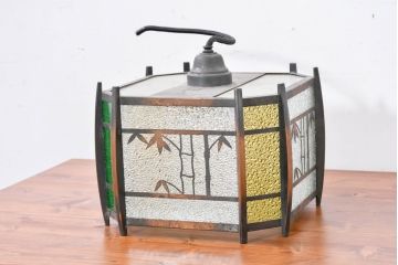 和製アンティーク　色ガラス入り　竹の模様が描かれた和の風情を演出する真鍮フレームの天井照明(ブラス、吊り下げ照明、ペンダントライト、吊り下げ照明)(R-083649)