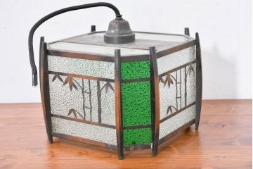 和製アンティーク　色ガラス入り　竹の模様が描かれた和の風情を演出する真鍮フレームの天井照明(ブラス、吊り下げ照明、ペンダントライト、吊り下げ照明)(R-083649)