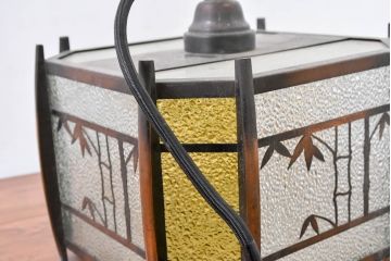 和製アンティーク　色ガラス入り　竹の模様が描かれた和の風情を演出する真鍮フレームの天井照明(ブラス、吊り下げ照明、ペンダントライト、吊り下げ照明)(R-083649)