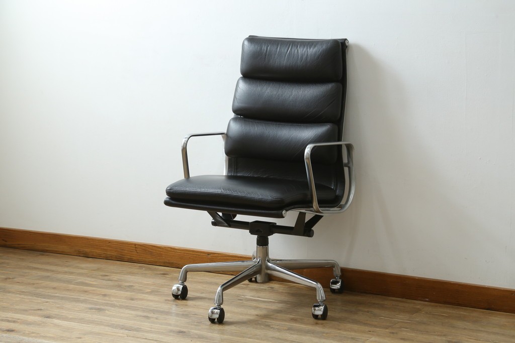 中古　美品　Hermanmiller(ハーマンミラー社)　Charles & Ray Eames(チャールズ&レイ・イームズ)　ソフトパッド　エグゼクティブチェア　現行定価約67万円　(R-083671)