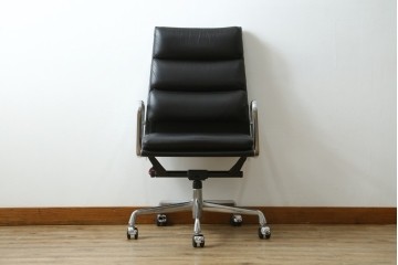 中古　美品　Hermanmiller(ハーマンミラー社)　Charles & Ray Eames(チャールズ&レイ・イームズ)　ソフトパッド　エグゼクティブチェア　現行定価約67万円　(R-083671)