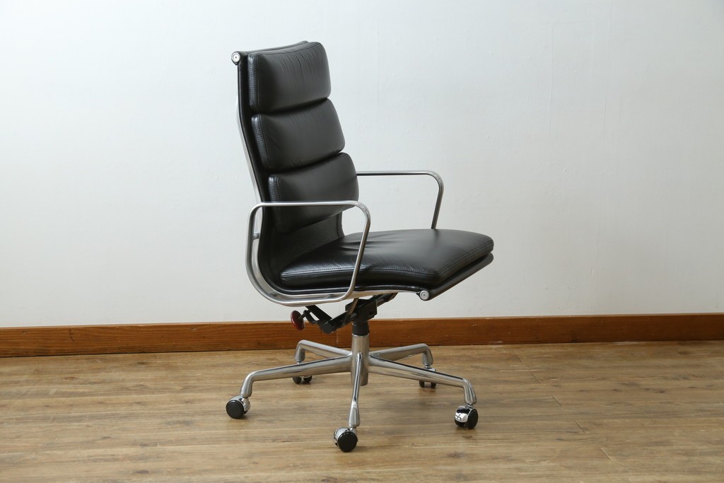 中古　美品　Hermanmiller(ハーマンミラー社)　Charles & Ray Eames(チャールズ&レイ・イームズ)　ソフトパッド　エグゼクティブチェア　現行定価約67万円　(R-083671)