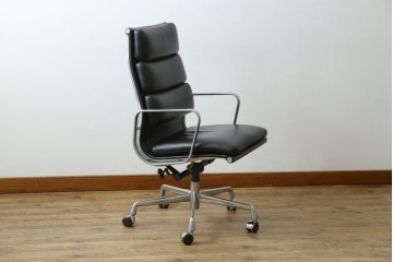 中古　美品　Hermanmiller(ハーマンミラー社)　Charles & Ray Eames(チャールズ&レイ・イームズ)　ソフトパッド　エグゼクティブチェア　現行定価約67万円　(R-083671)
