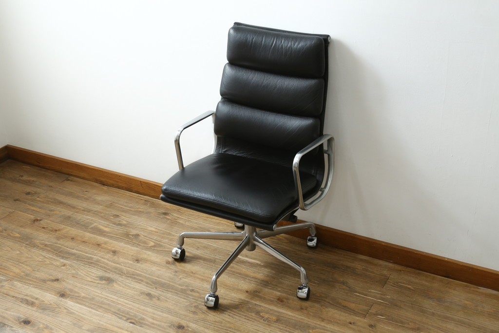 中古　美品　Hermanmiller(ハーマンミラー社)　Charles & Ray Eames(チャールズ&レイ・イームズ)　ソフトパッド　エグゼクティブチェア　現行定価約67万円　(R-083671)