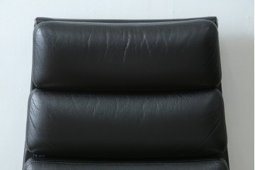 中古　美品　Hermanmiller(ハーマンミラー社)　Charles & Ray Eames(チャールズ&レイ・イームズ)　ソフトパッド　エグゼクティブチェア　現行定価約67万円　(R-083671)