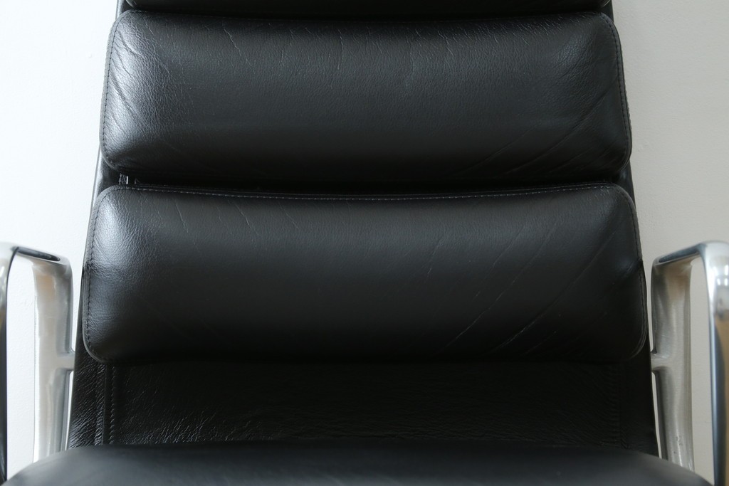 中古　美品　Hermanmiller(ハーマンミラー社)　Charles & Ray Eames(チャールズ&レイ・イームズ)　ソフトパッド　エグゼクティブチェア　現行定価約67万円　(R-083671)