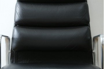 中古　美品　Hermanmiller(ハーマンミラー社)　Charles & Ray Eames(チャールズ&レイ・イームズ)　ソフトパッド　エグゼクティブチェア　現行定価約67万円　(R-083671)