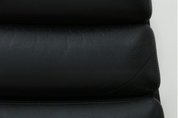 中古　美品　Hermanmiller(ハーマンミラー社)　Charles & Ray Eames(チャールズ&レイ・イームズ)　ソフトパッド　エグゼクティブチェア　現行定価約67万円　(R-083671)