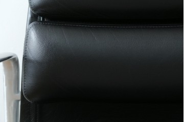 中古　美品　Hermanmiller(ハーマンミラー社)　Charles & Ray Eames(チャールズ&レイ・イームズ)　ソフトパッド　エグゼクティブチェア　現行定価約67万円　(R-083671)