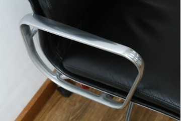 中古　美品　Hermanmiller(ハーマンミラー社)　Charles & Ray Eames(チャールズ&レイ・イームズ)　ソフトパッド　エグゼクティブチェア　現行定価約67万円　(R-083671)