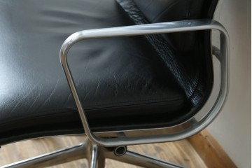 中古　美品　Hermanmiller(ハーマンミラー社)　Charles & Ray Eames(チャールズ&レイ・イームズ)　ソフトパッド　エグゼクティブチェア　現行定価約67万円　(R-083671)