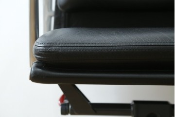 中古　美品　Hermanmiller(ハーマンミラー社)　Charles & Ray Eames(チャールズ&レイ・イームズ)　ソフトパッド　エグゼクティブチェア　現行定価約67万円　(R-083671)