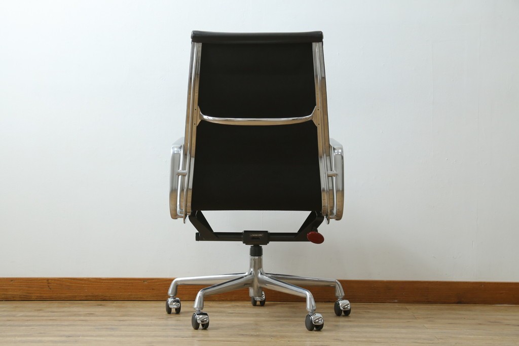 中古　美品　Hermanmiller(ハーマンミラー社)　Charles & Ray Eames(チャールズ&レイ・イームズ)　ソフトパッド　エグゼクティブチェア　現行定価約67万円　(R-083671)