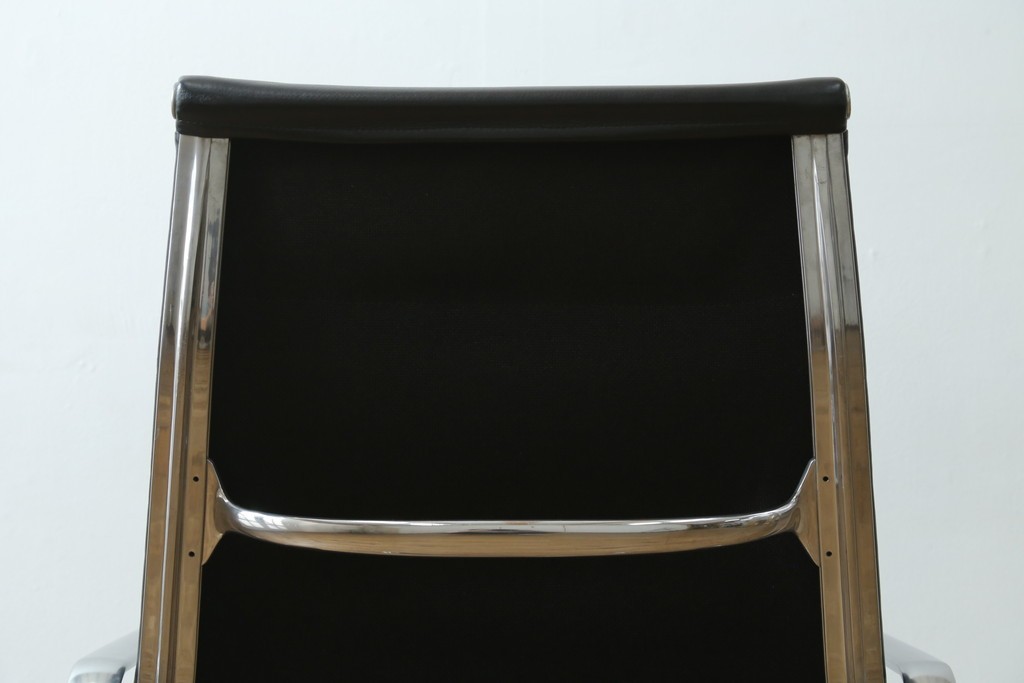 中古　美品　Hermanmiller(ハーマンミラー社)　Charles & Ray Eames(チャールズ&レイ・イームズ)　ソフトパッド　エグゼクティブチェア　現行定価約67万円　(R-083671)