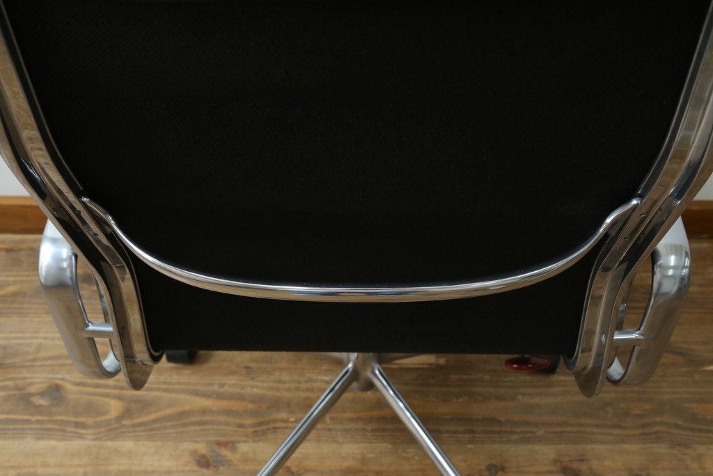 中古　美品　Hermanmiller(ハーマンミラー社)　Charles & Ray Eames(チャールズ&レイ・イームズ)　ソフトパッド　エグゼクティブチェア　現行定価約67万円　(R-083671)