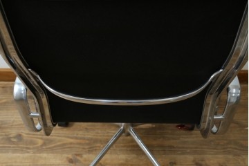 中古　美品　Hermanmiller(ハーマンミラー社)　Charles & Ray Eames(チャールズ&レイ・イームズ)　ソフトパッド　エグゼクティブチェア　現行定価約67万円　(R-083671)