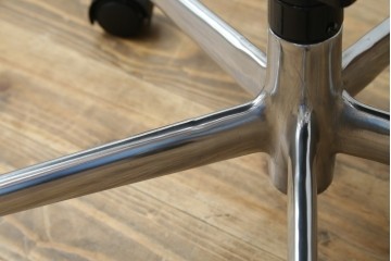 中古　美品　Hermanmiller(ハーマンミラー社)　Charles & Ray Eames(チャールズ&レイ・イームズ)　ソフトパッド　エグゼクティブチェア　現行定価約67万円　(R-083671)
