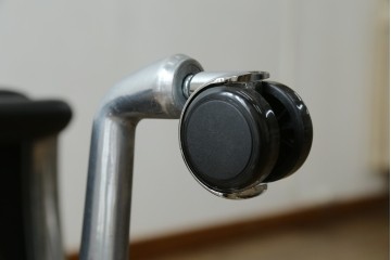 中古　美品　Hermanmiller(ハーマンミラー社)　Charles & Ray Eames(チャールズ&レイ・イームズ)　ソフトパッド　エグゼクティブチェア　現行定価約67万円　(R-083671)