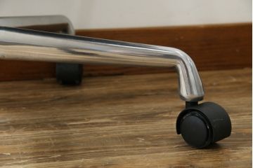中古　美品　Hermanmiller(ハーマンミラー社)　Charles & Ray Eames(チャールズ&レイ・イームズ)　ソフトパッド　スタイリッシュで機能美あふれるエグゼクティブチェア(デスクチェア、アームチェア、椅子、イス、回転椅子、回転チェア)(現行定価約67万円)(R-083671)