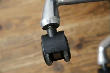 中古　美品　Hermanmiller(ハーマンミラー社)　Charles & Ray Eames(チャールズ&レイ・イームズ)　ソフトパッド　スタイリッシュで機能美あふれるエグゼクティブチェア(デスクチェア、アームチェア、椅子、イス、回転椅子、回転チェア)(現行定価約67万円)(R-083671)