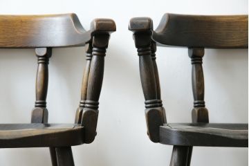 中古　超美品　高級品　飛騨産業　PROVINCIAL(プロヴィンシャル・プロビンシャル)　キツツキ　スモーカーズボウチェア2脚セット(アームチェア、板座チェア、ダイニングチェア、バラ売り可能)(定価2脚で約47万円)(R-083672)