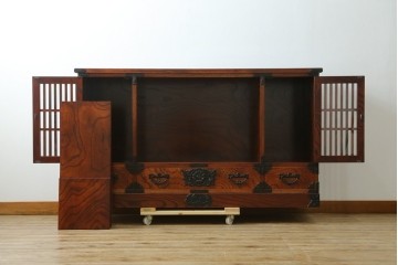 中古　美品!!　岩谷堂箪笥　緻密で堅牢な金具装飾がアクセントのサイドボード　(R-083676)
