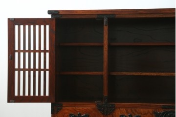 中古　美品!!　岩谷堂箪笥　緻密で堅牢な金具装飾がアクセントのサイドボード　(R-083676)