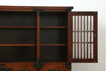 中古　美品!!　岩谷堂箪笥　緻密で堅牢な金具装飾がアクセントのサイドボード　(R-083676)