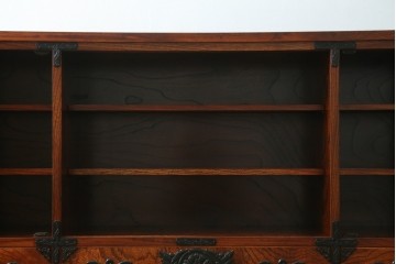 中古　美品!!　岩谷堂箪笥　緻密で堅牢な金具装飾がアクセントのサイドボード　(R-083676)