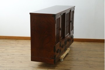 中古　美品!!　岩谷堂箪笥　緻密で堅牢な金具装飾がアクセントのサイドボード　(R-083676)