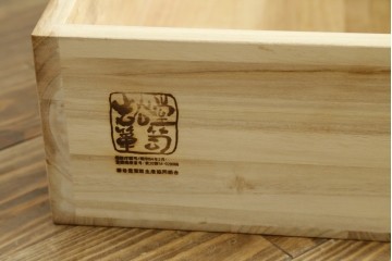 中古　美品!!　岩谷堂箪笥　緻密で堅牢な金具装飾がアクセントのサイドボード　(R-083676)