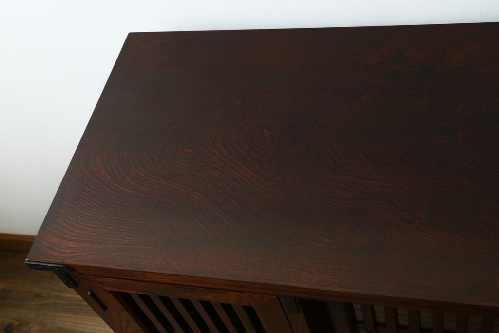 中古　美品!!　岩谷堂箪笥　緻密で堅牢な金具装飾がアクセントのサイドボード　(R-083676)