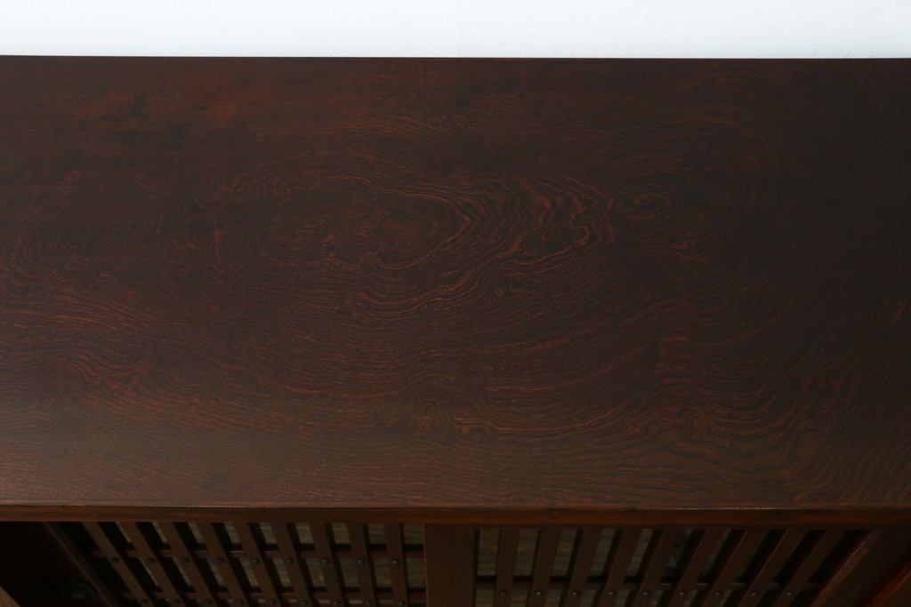 中古　美品!!　岩谷堂箪笥　緻密で堅牢な金具装飾がアクセントのサイドボード　(R-083676)