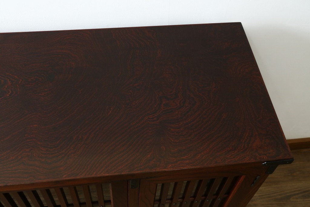 中古　美品!!　岩谷堂箪笥　緻密で堅牢な金具装飾がアクセントのサイドボード　(R-083676)