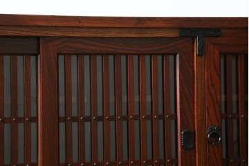 中古　美品!!　岩谷堂箪笥　緻密で堅牢な金具装飾がアクセントのサイドボード　(R-083676)
