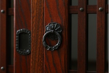 中古　美品!!　岩谷堂箪笥　緻密で堅牢な金具装飾がアクセントのサイドボード　(R-083676)