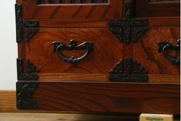 中古　美品!!　岩谷堂箪笥　緻密で堅牢な金具装飾がアクセントのサイドボード　(R-083676)