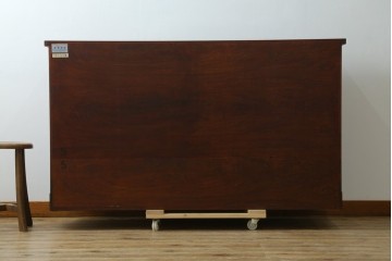 中古　美品!!　岩谷堂箪笥　緻密で堅牢な金具装飾がアクセントのサイドボード　(R-083676)