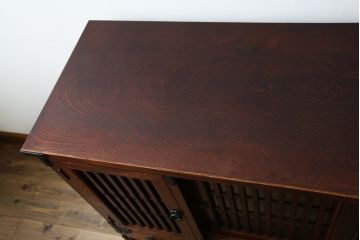 中古　美品!!　岩谷堂箪笥　緻密で堅牢な金具装飾がアクセントのサイドボード(サイドキャビネット、リビングボード、収納棚、戸棚、民芸家具)(R-083676)