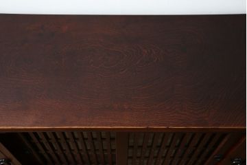 中古　美品!!　岩谷堂箪笥　緻密で堅牢な金具装飾がアクセントのサイドボード(サイドキャビネット、リビングボード、収納棚、戸棚、民芸家具)(R-083676)
