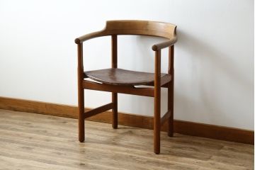 デンマークビンテージ　希少!!　PP Mobler(モブラー)社　ハンス J. ウェグナー(HANS J. WEGNER)デザイン　オリジナル　PP52　オーク材　本革(レザー)　美しいフォルムのチェア(ダイニングチェア、アームチェア、イス、椅子、北欧、ヴィンテージ)(R-083677)